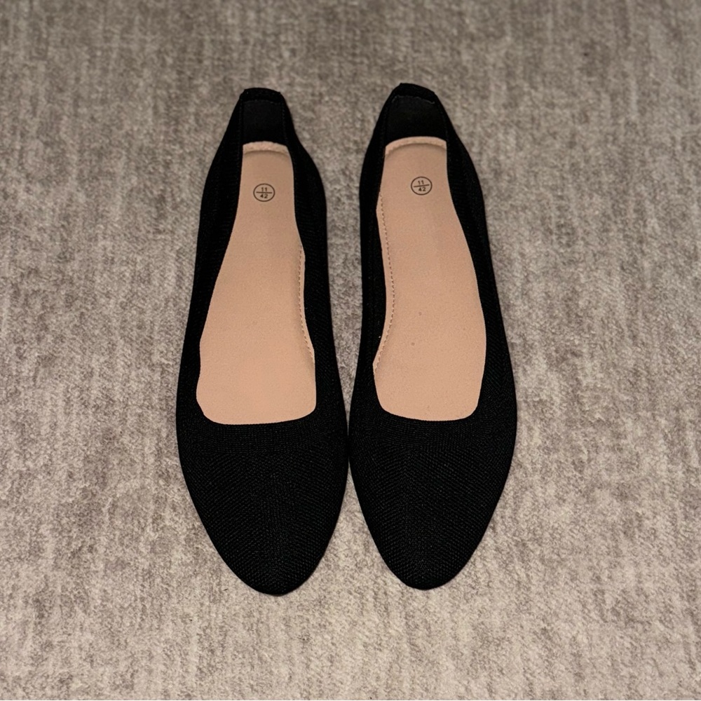 ⭐️11 WIDE BLACK FLATS W/ DISC SHIPPING⭐️